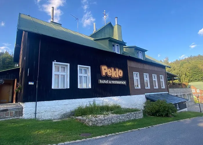 Peklo Pro Rodiny S Detmi Hotel *